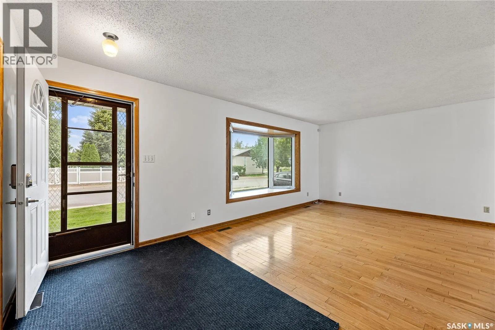 206 Postnikoff CRESCENT