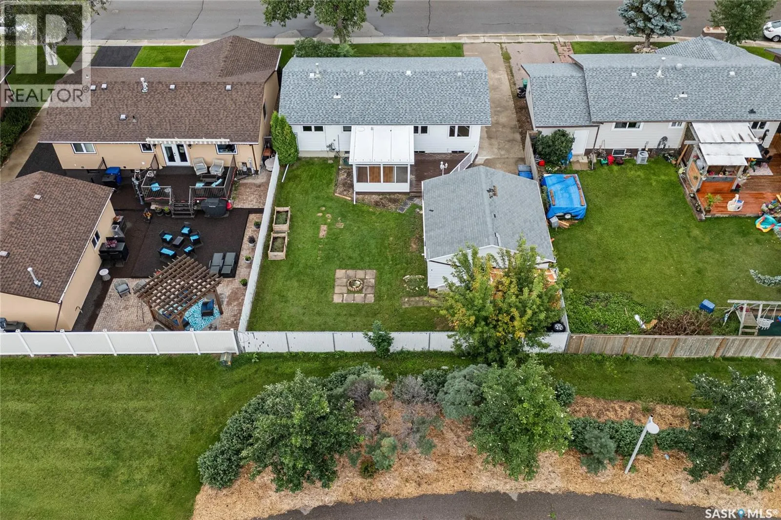 206 Postnikoff CRESCENT