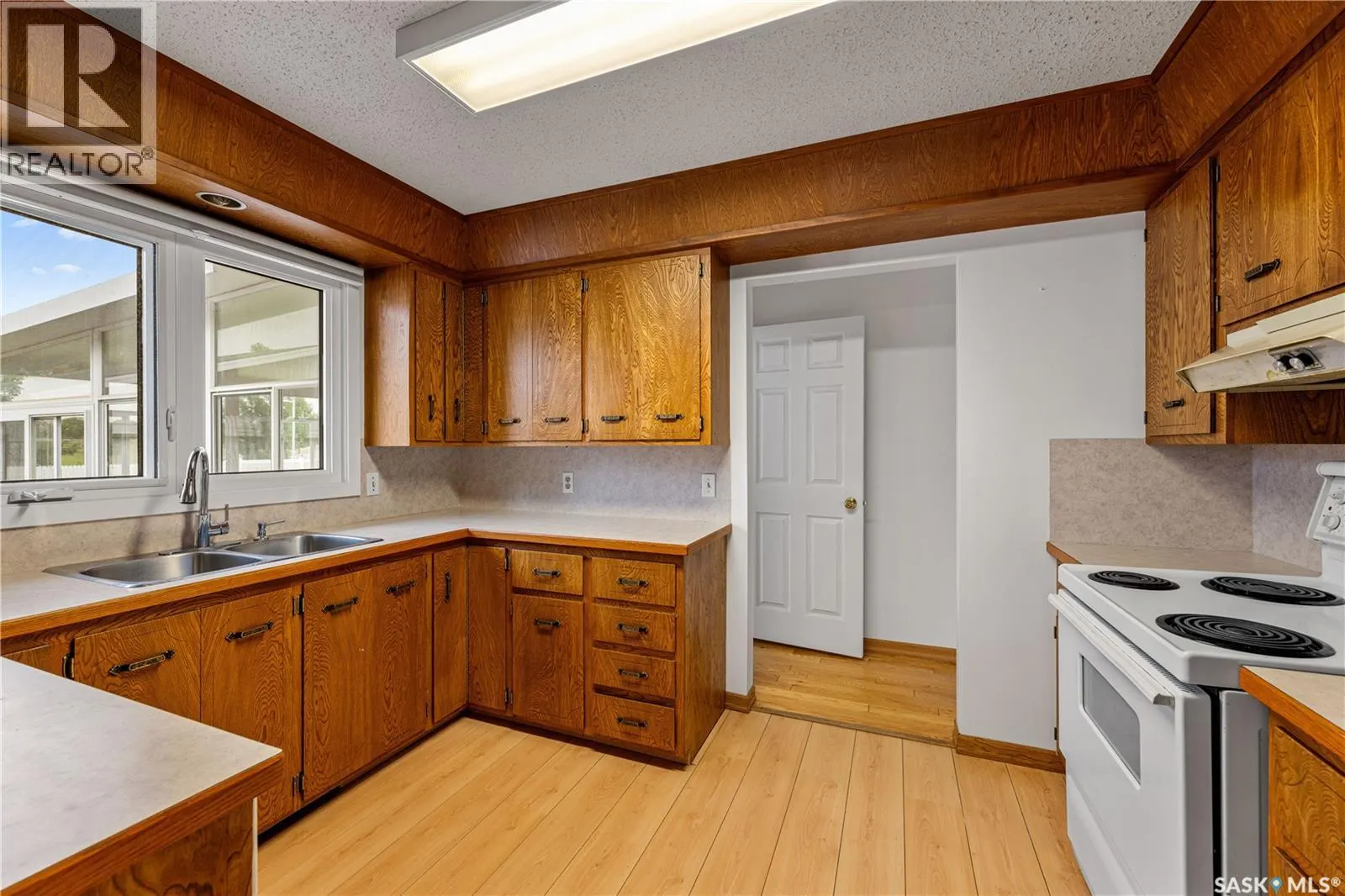 206 Postnikoff CRESCENT