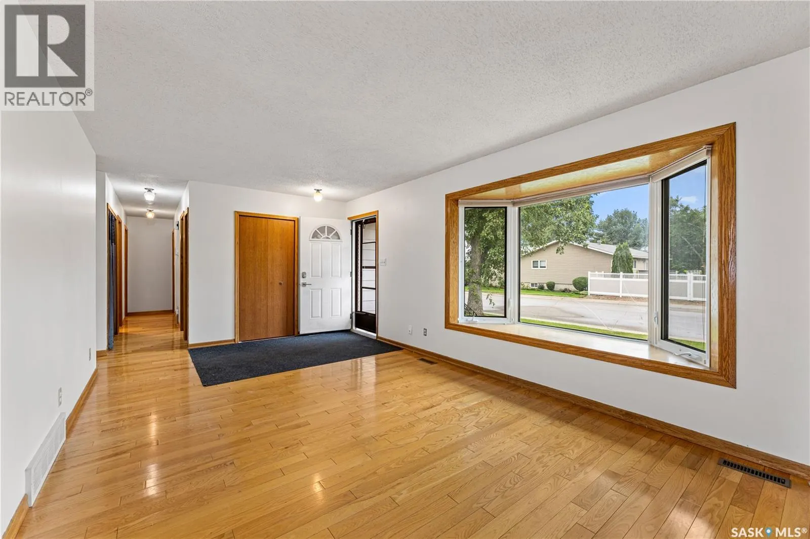 206 Postnikoff CRESCENT