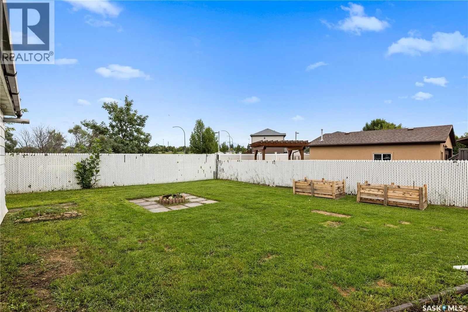 206 Postnikoff CRESCENT
