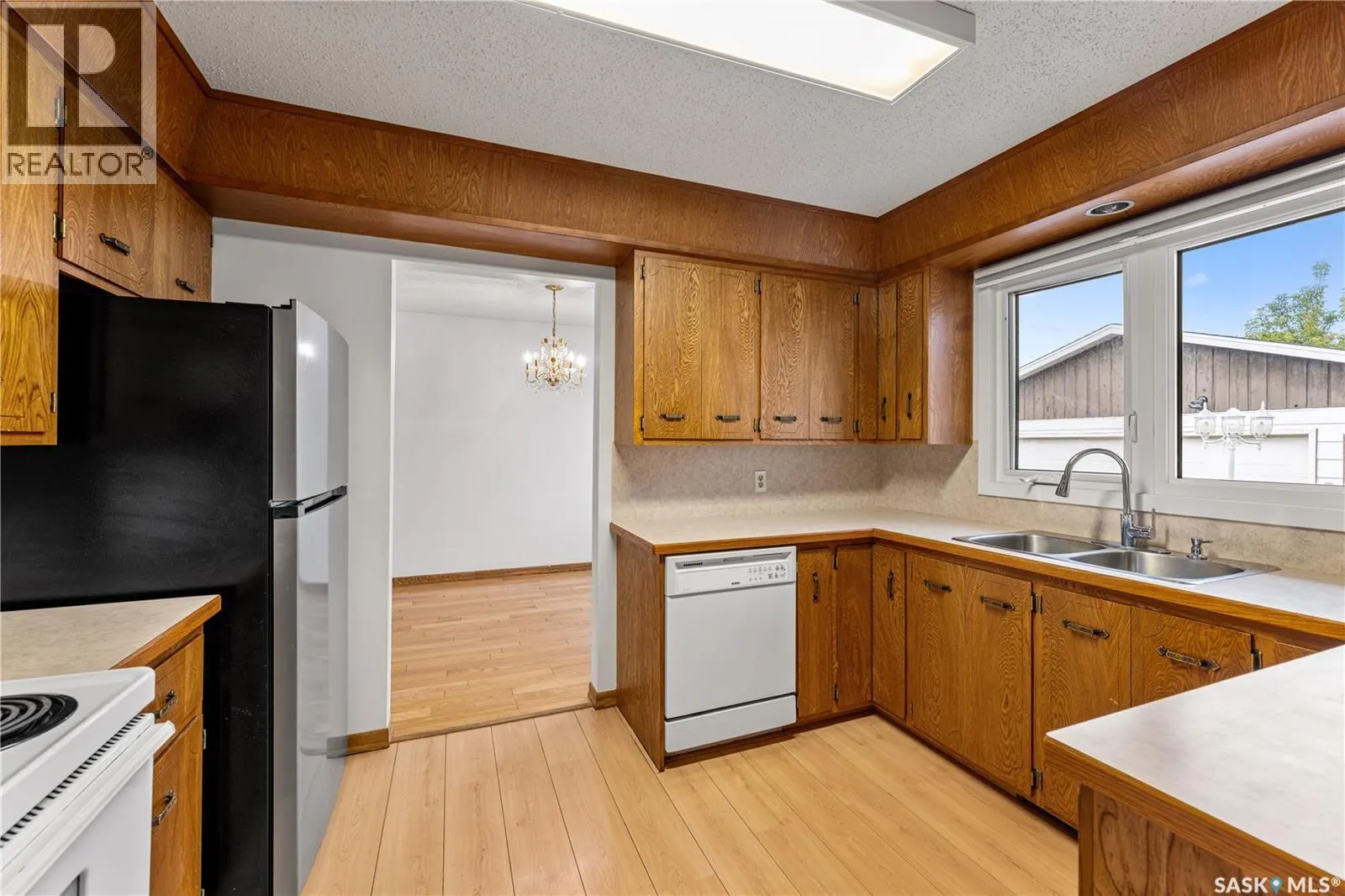 206 Postnikoff CRESCENT