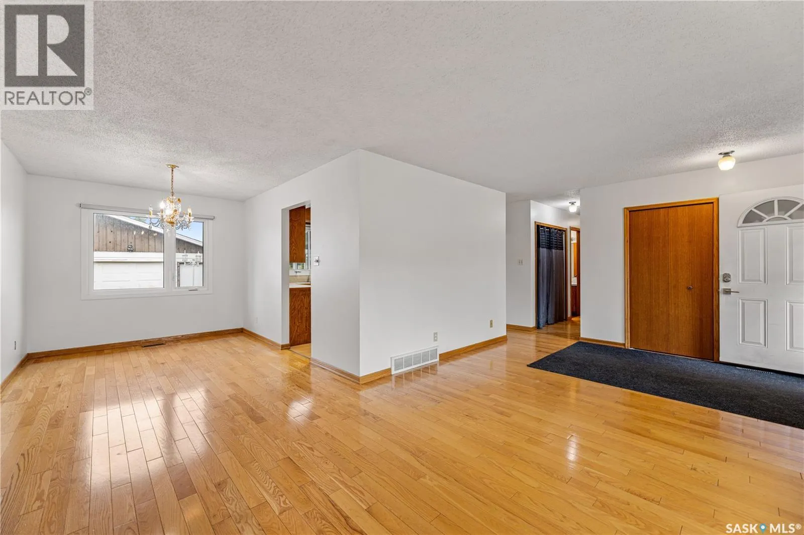 206 Postnikoff CRESCENT