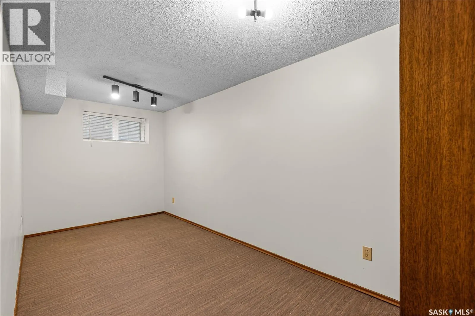 206 Postnikoff CRESCENT
