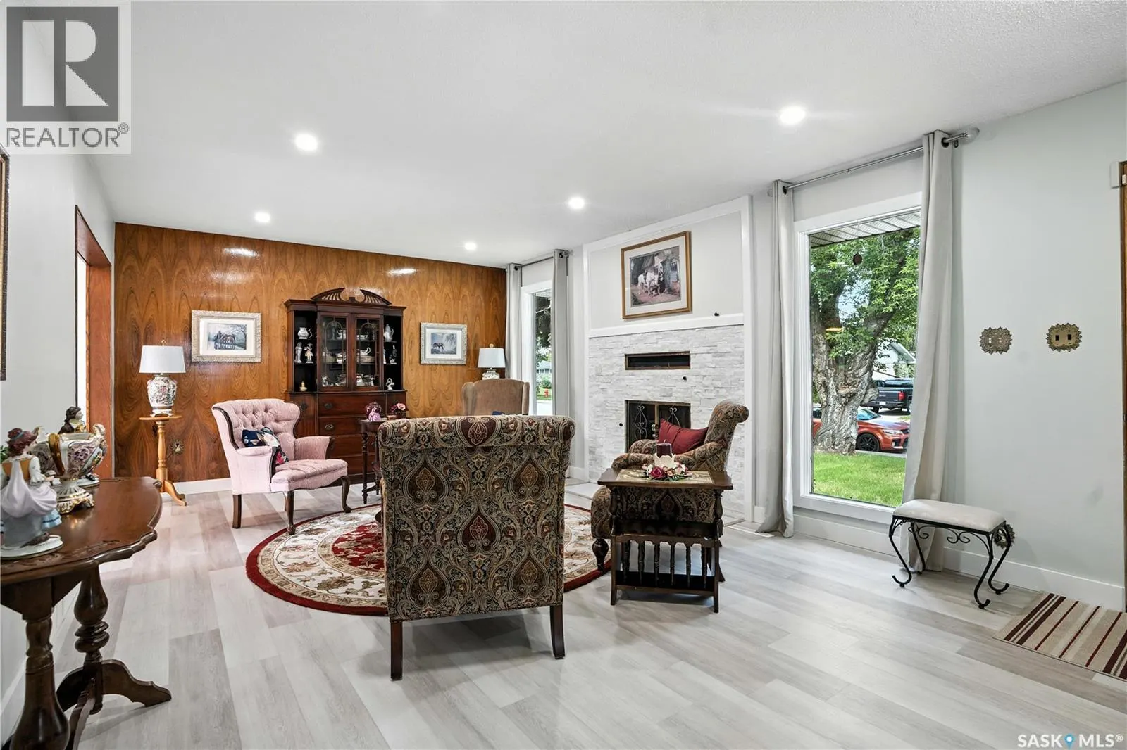 243 25th STREET W
