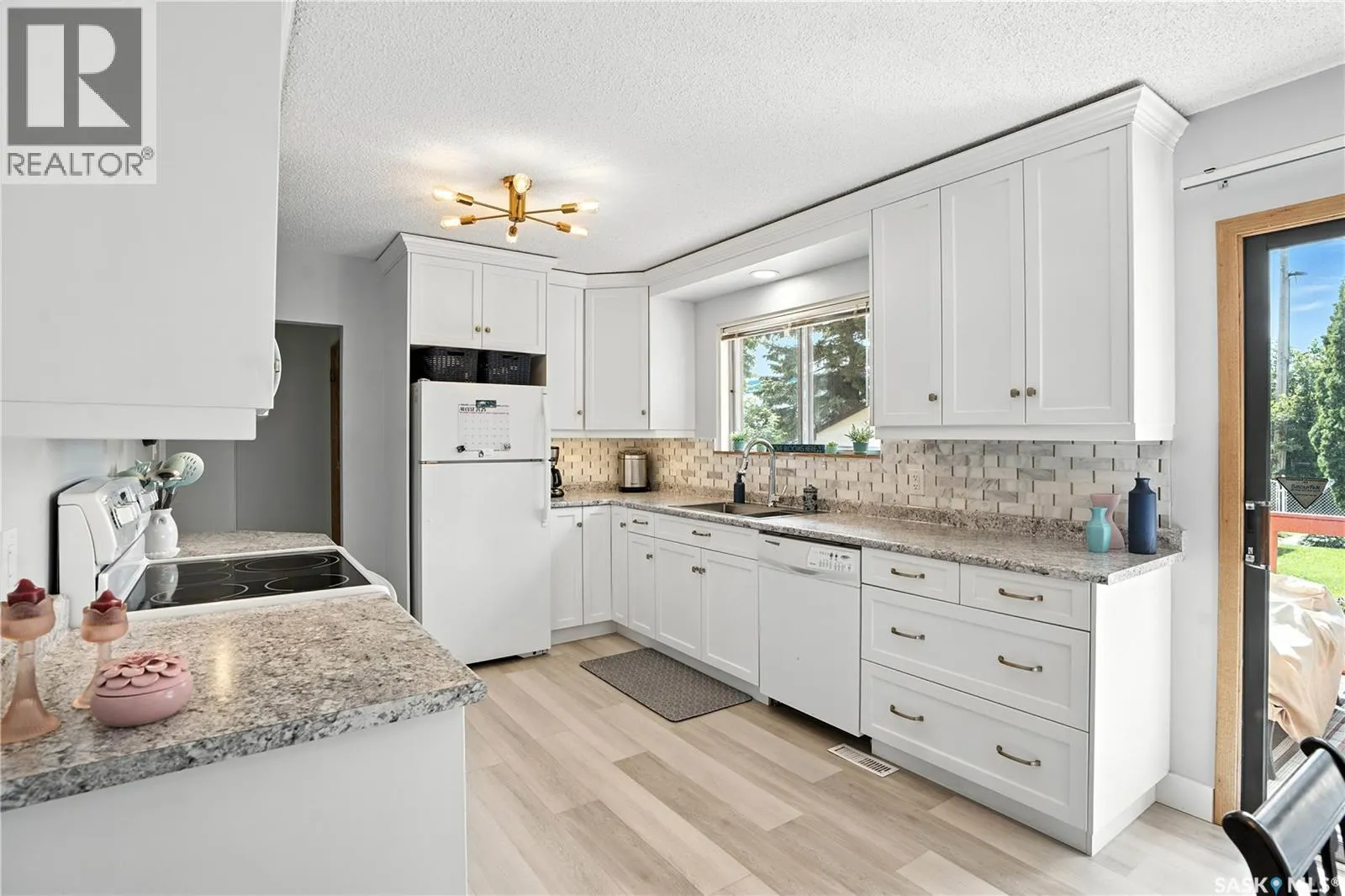 243 25th STREET W