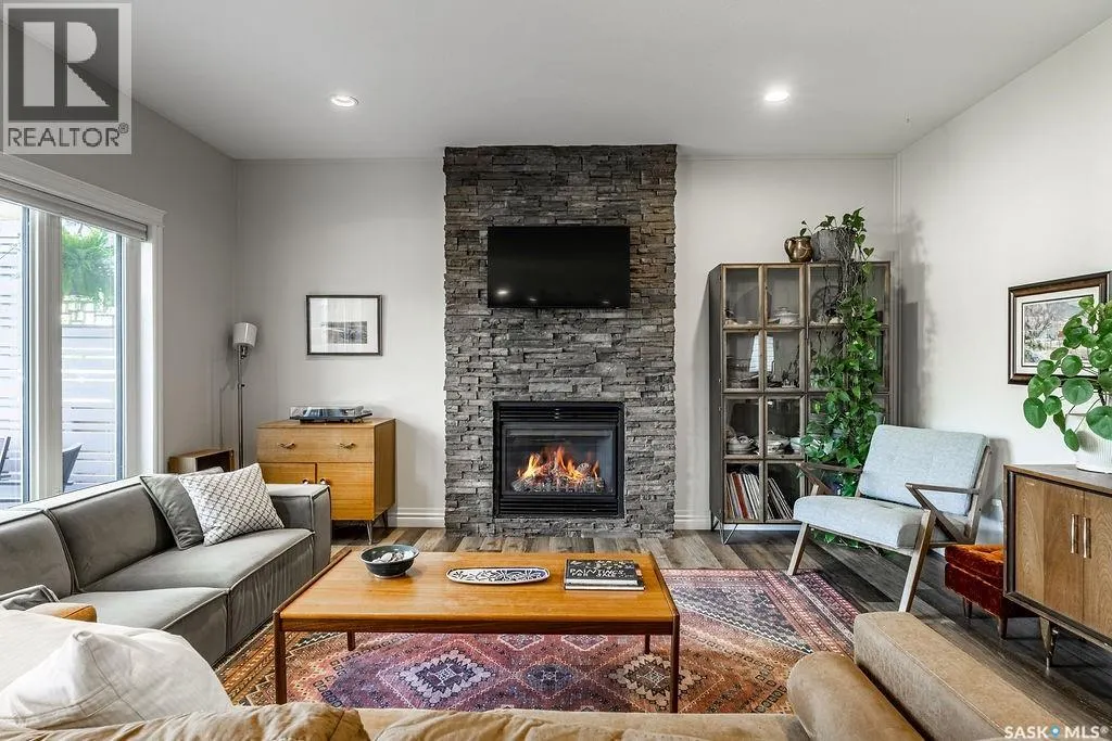 218 Fleming CRESCENT