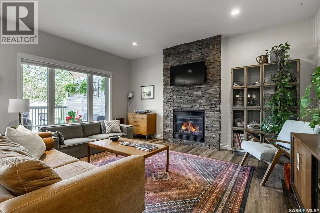 218 Fleming CRESCENT