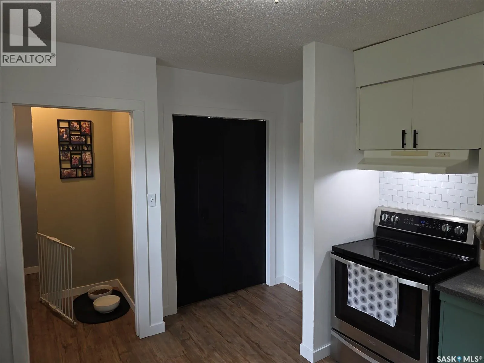 213 9th STREET E