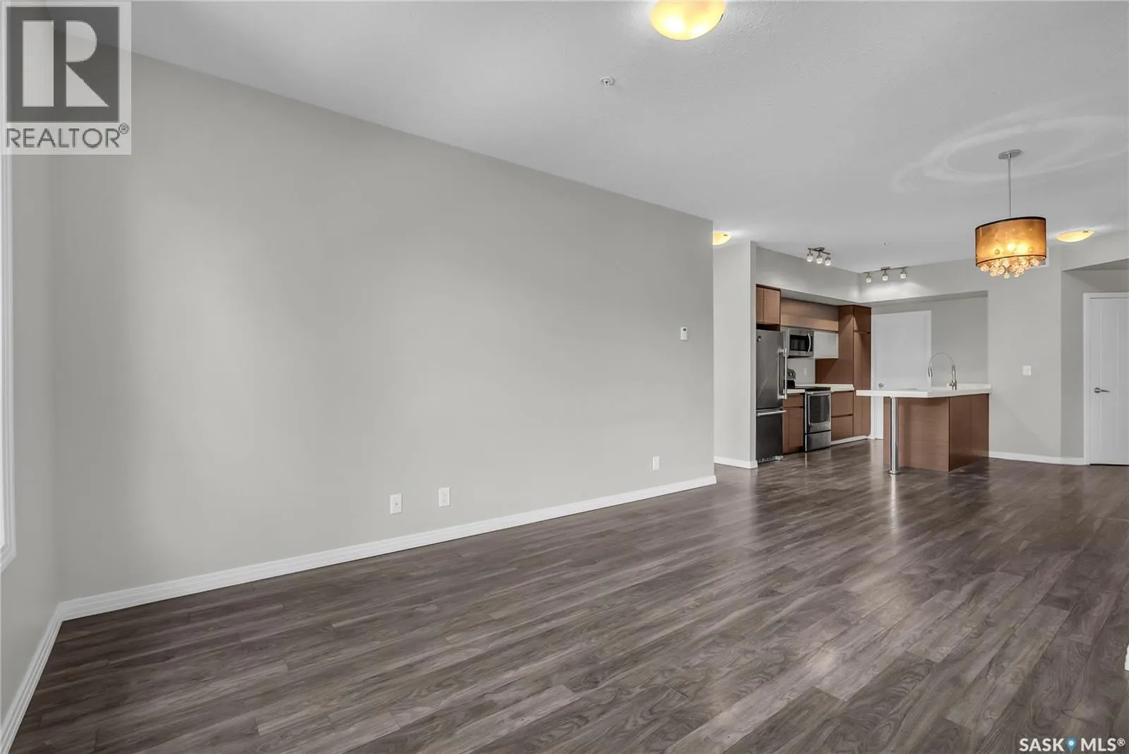 222 235 Evergreen SQUARE