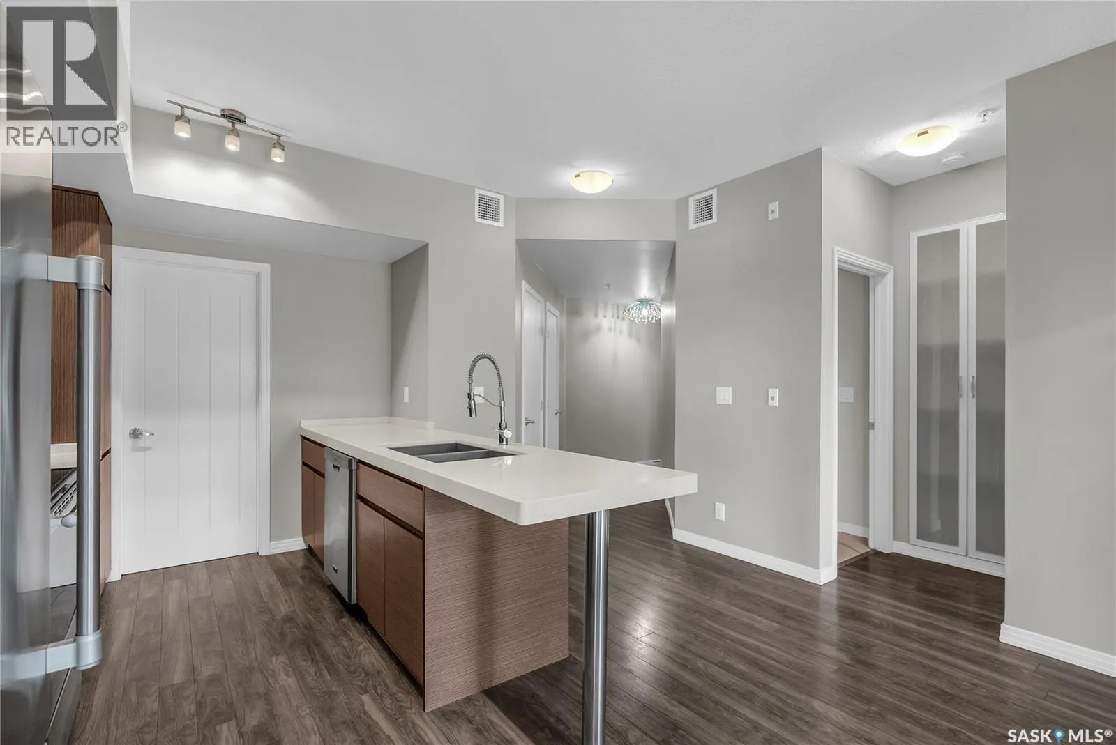 222 235 Evergreen SQUARE