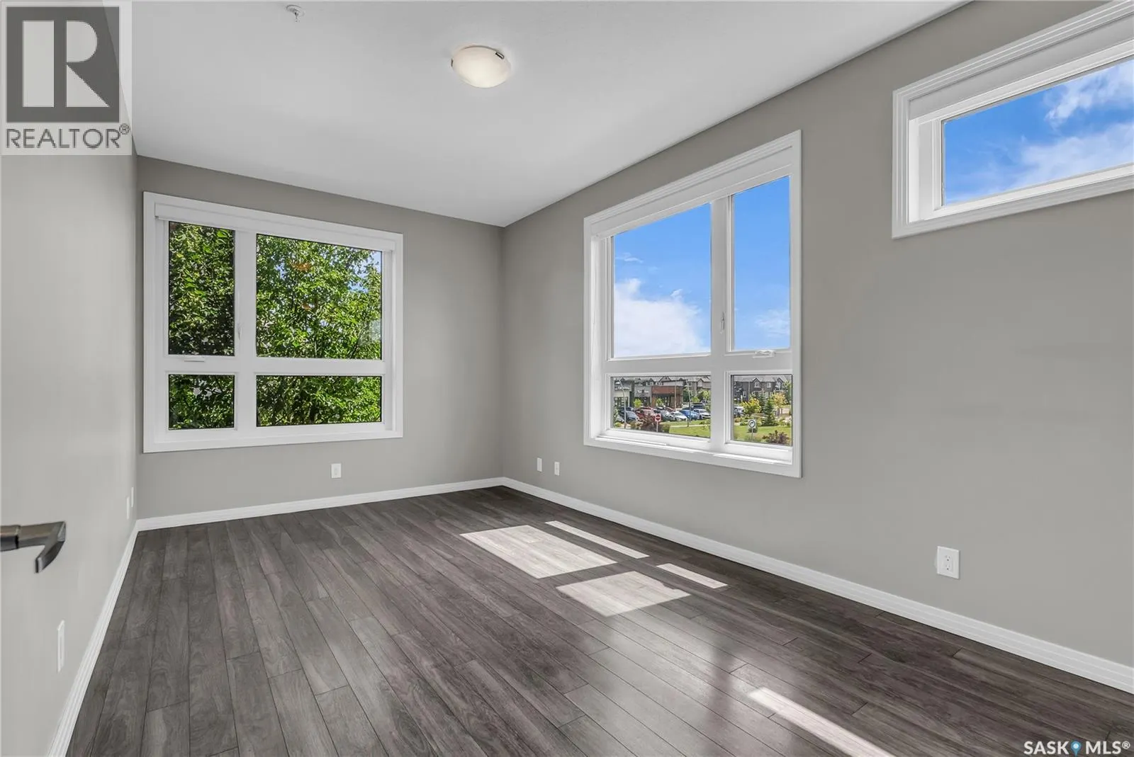 222 235 Evergreen SQUARE