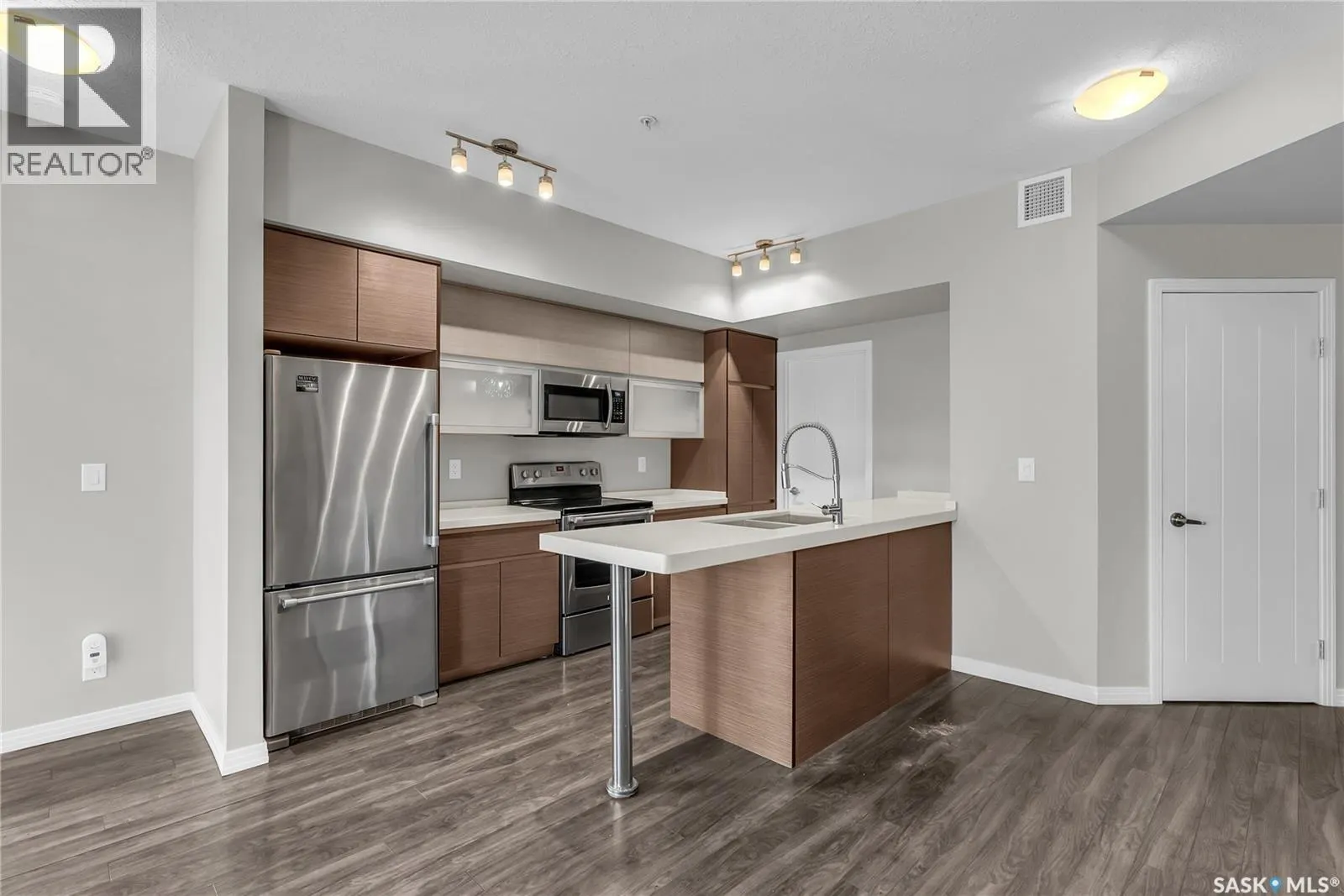 222 235 Evergreen SQUARE