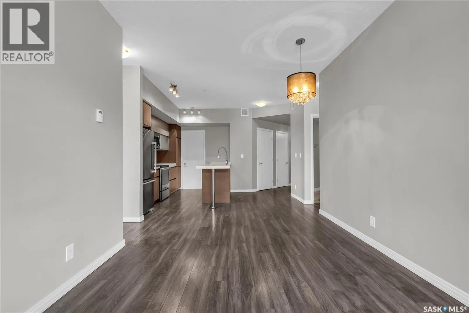 222 235 Evergreen SQUARE