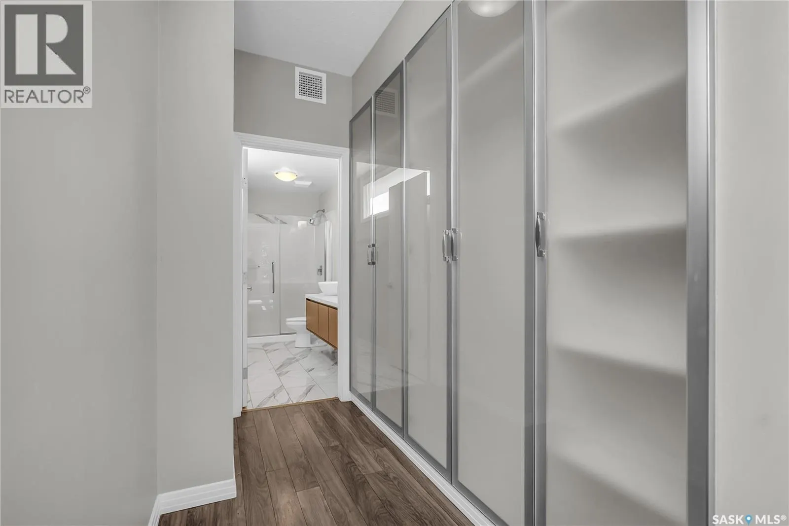 222 235 Evergreen SQUARE