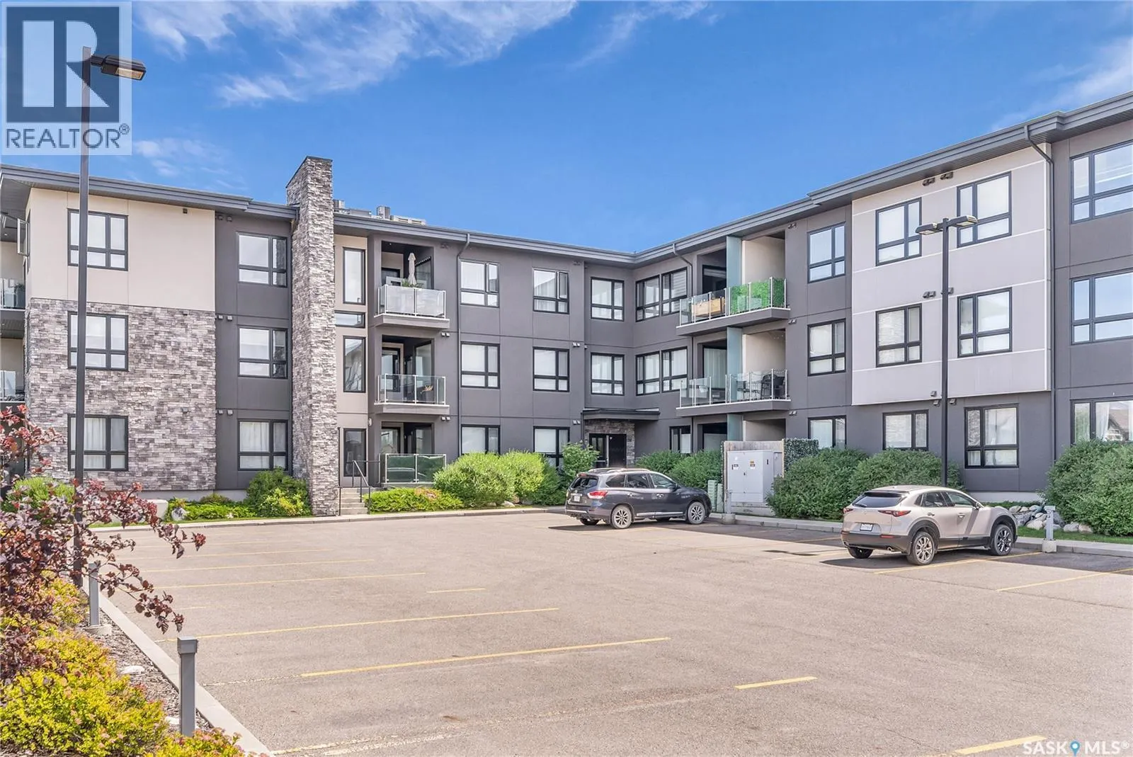 222 235 Evergreen SQUARE