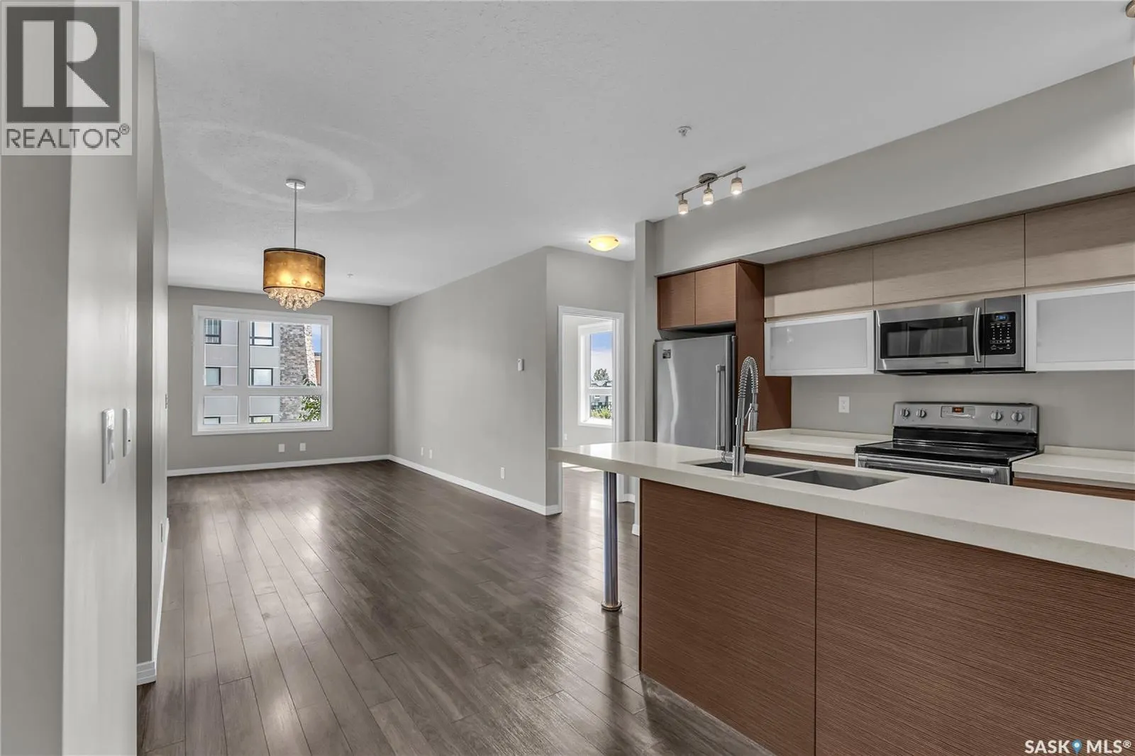 222 235 Evergreen SQUARE