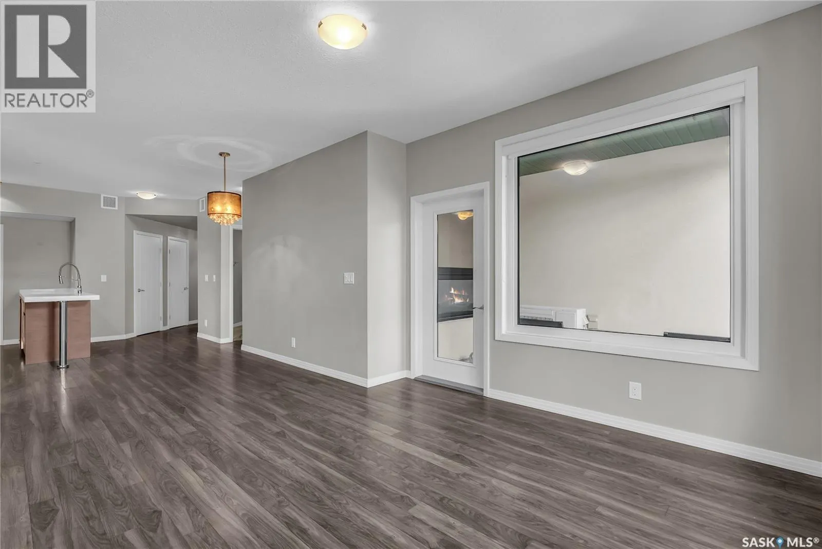 222 235 Evergreen SQUARE