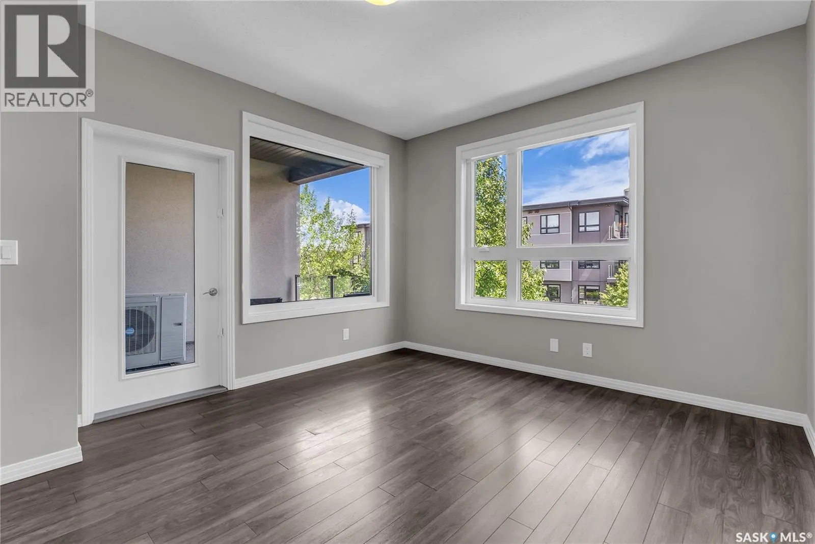 222 235 Evergreen SQUARE