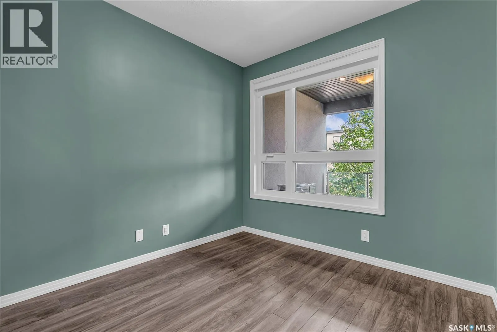 222 235 Evergreen SQUARE