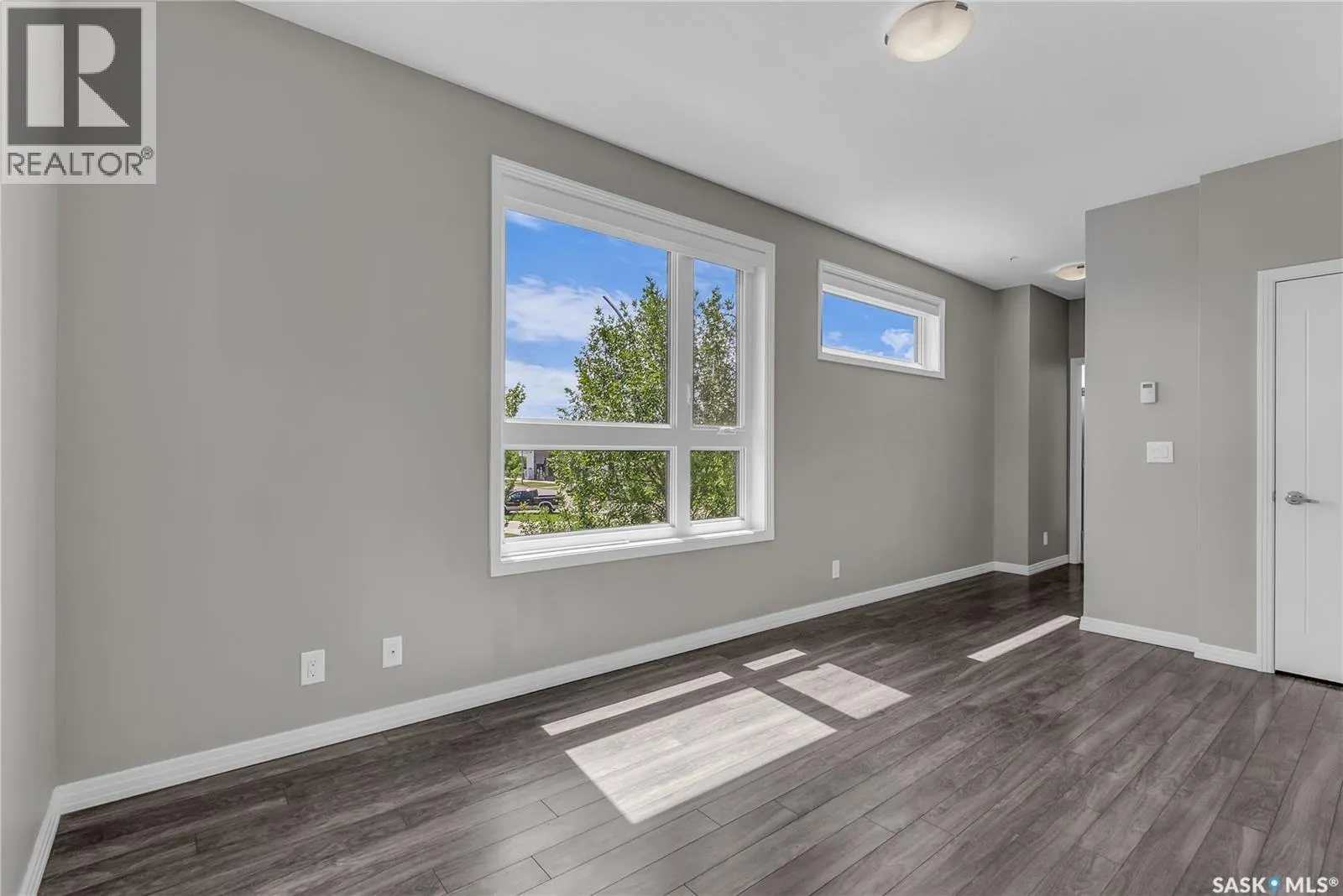 222 235 Evergreen SQUARE