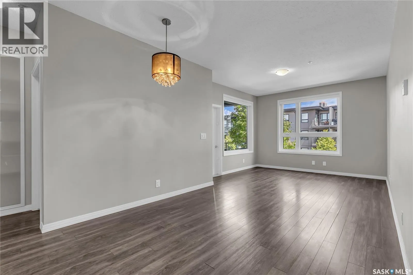 222 235 Evergreen SQUARE