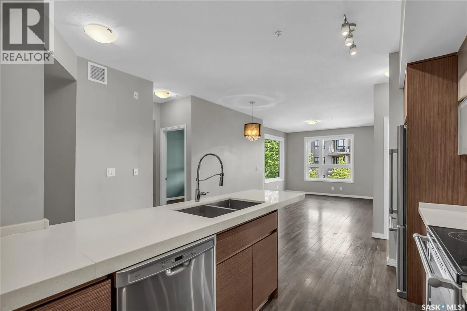 222 235 Evergreen SQUARE