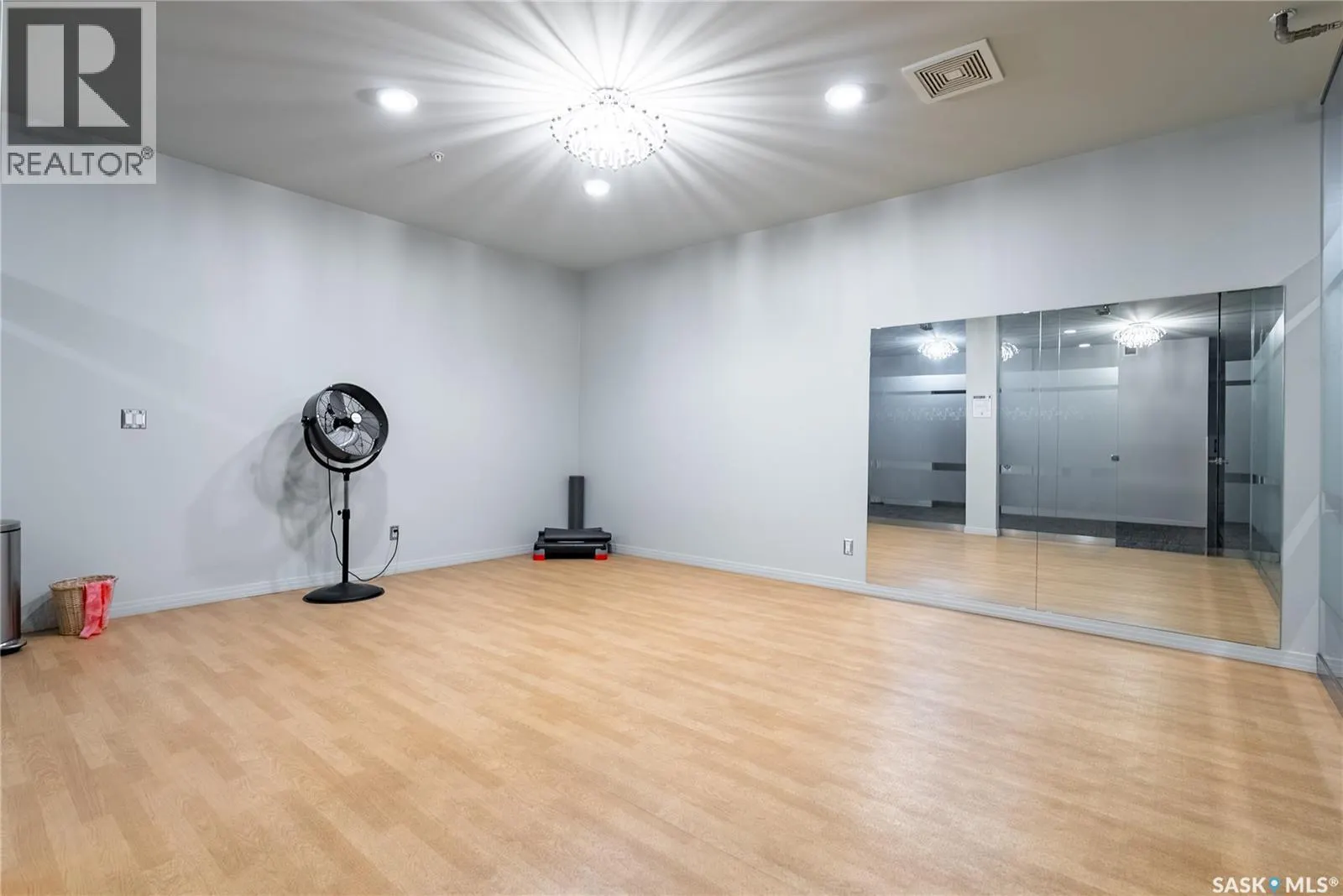 222 235 Evergreen SQUARE