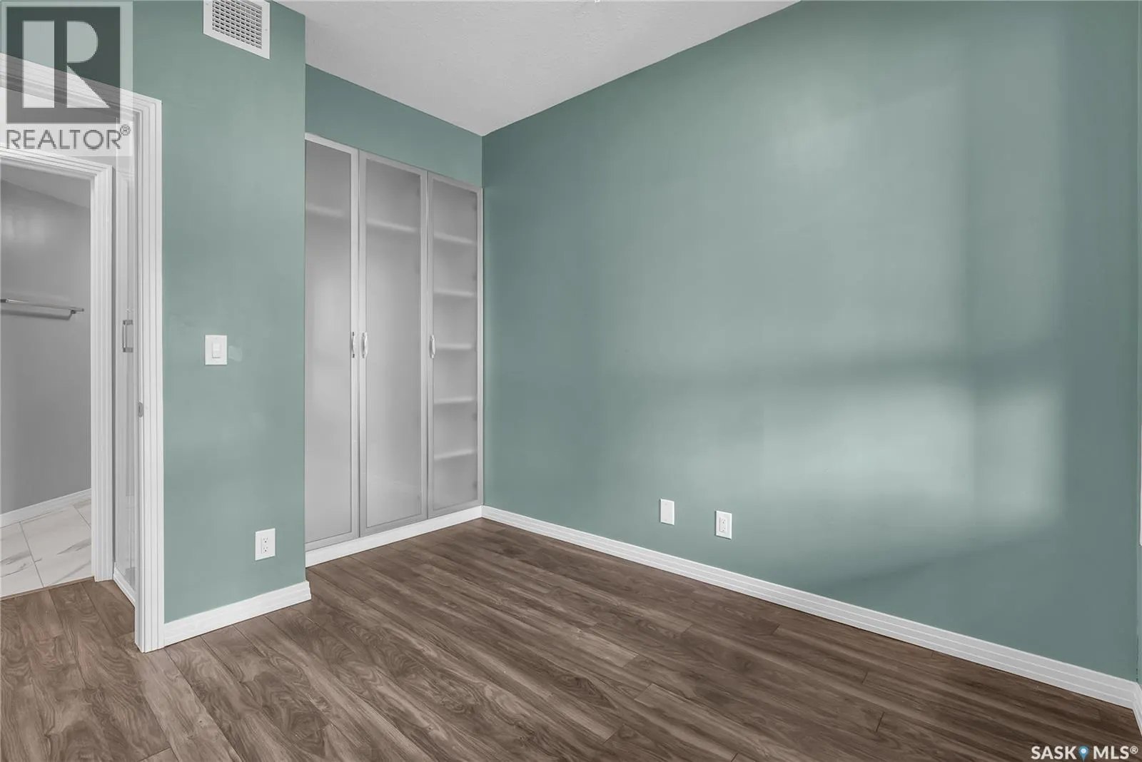 222 235 Evergreen SQUARE