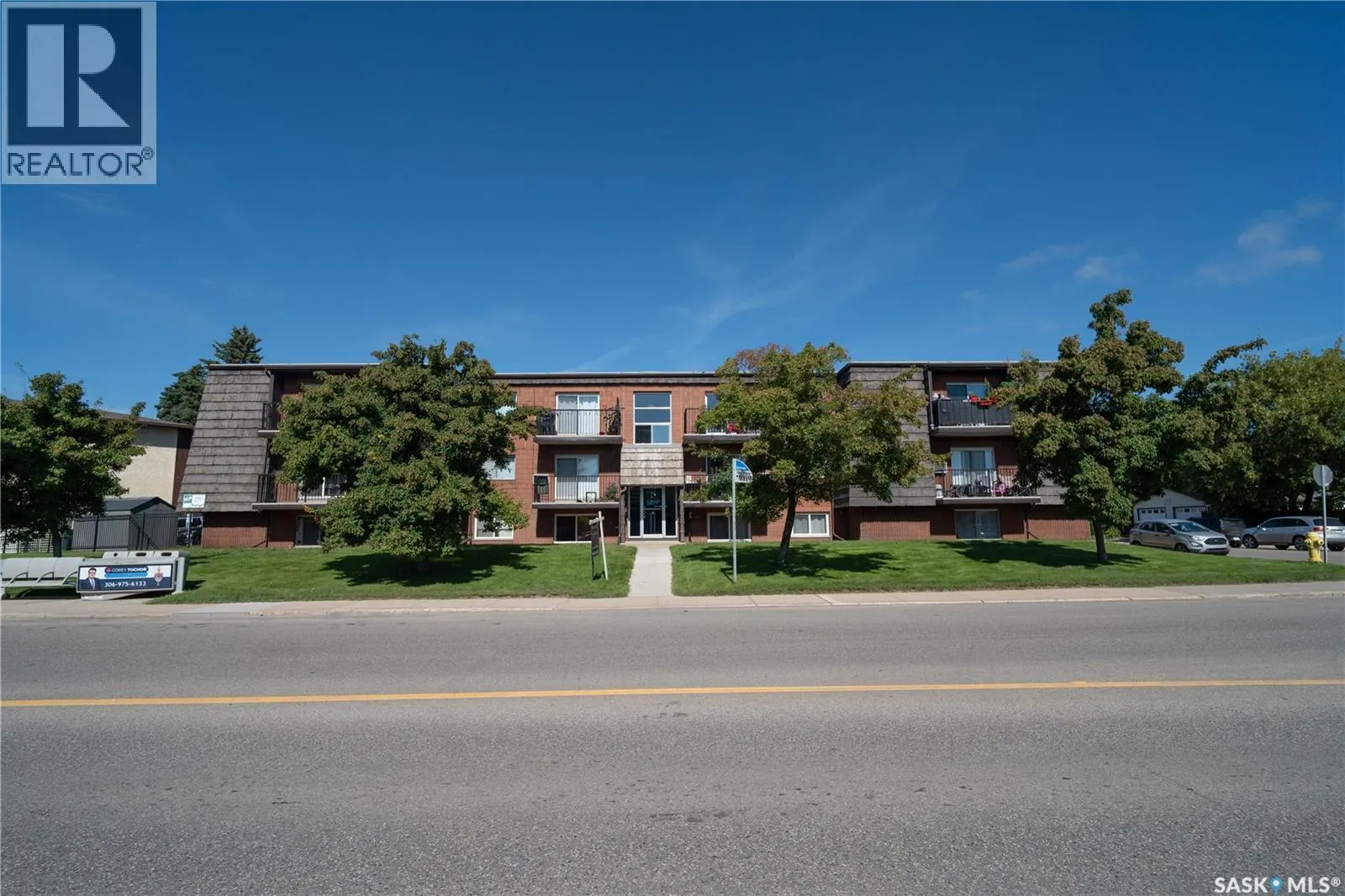 38 20 Assiniboine DRIVE