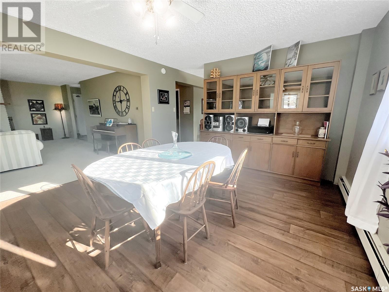 202 699 28th STREET W