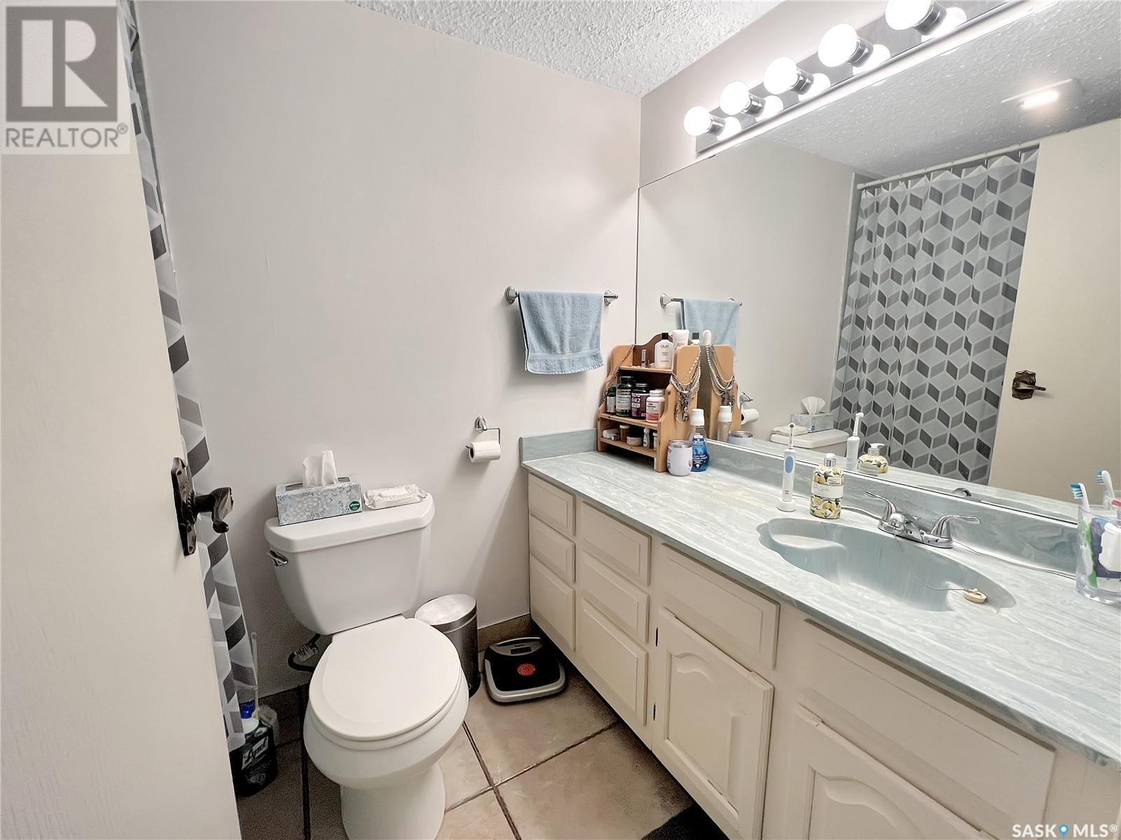 202 699 28th STREET W