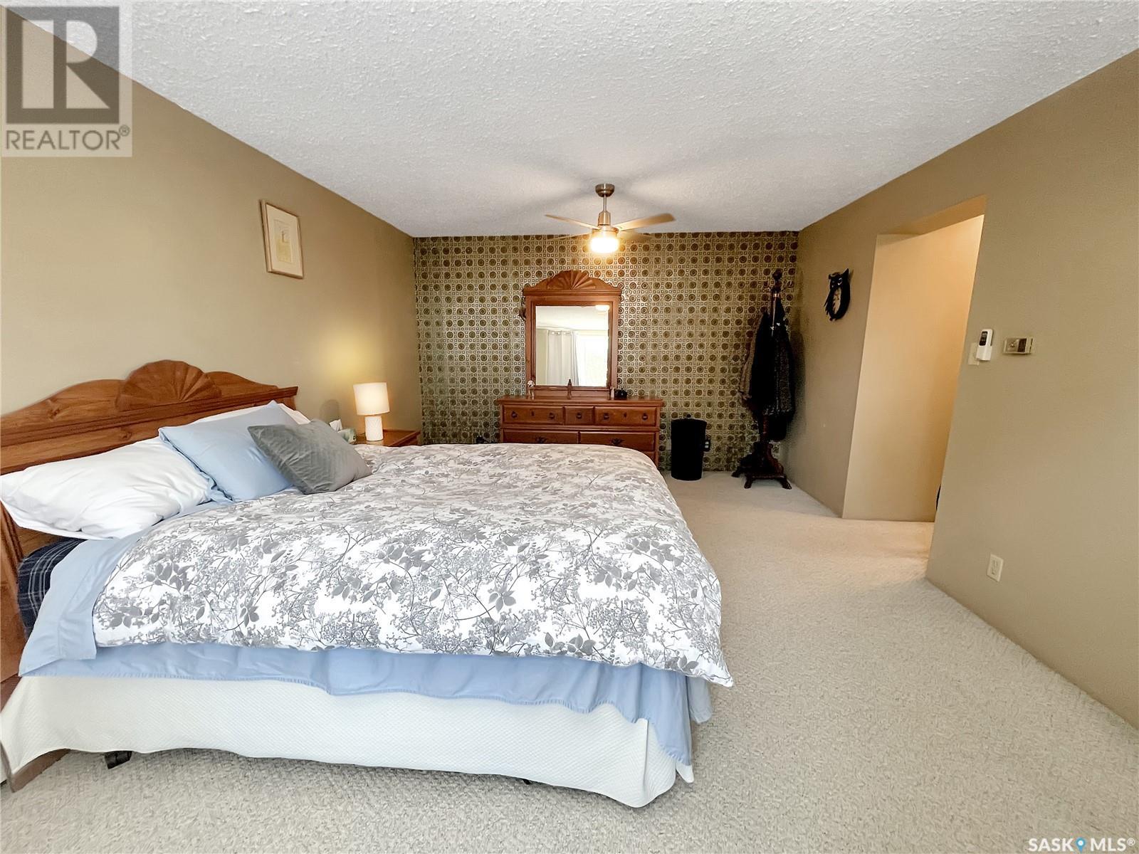 202 699 28th STREET W