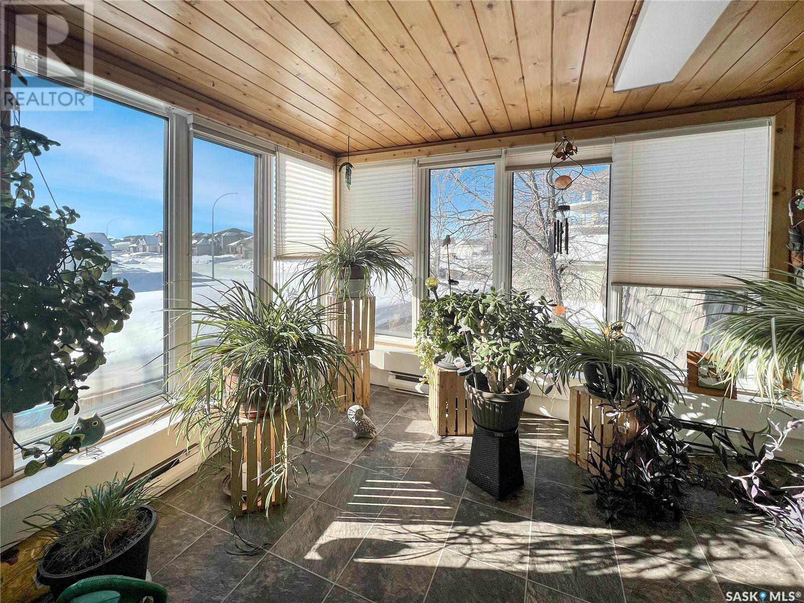 202 699 28th STREET W