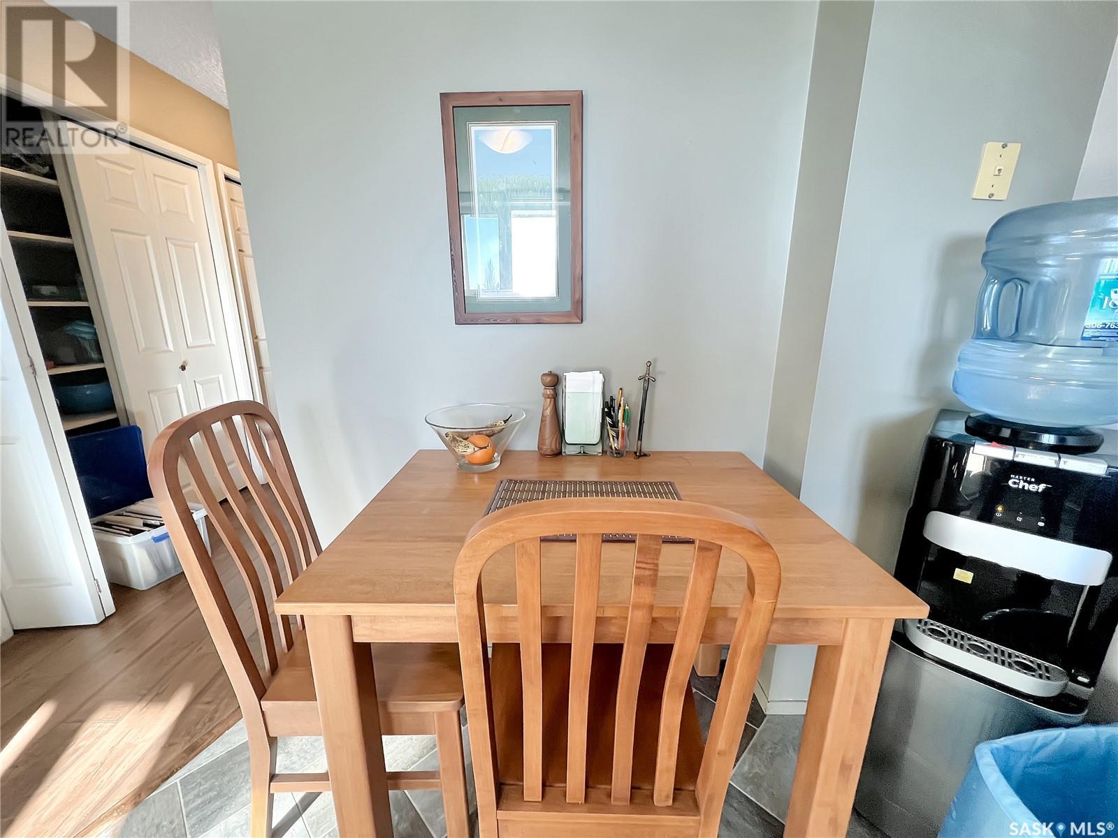 202 699 28th STREET W