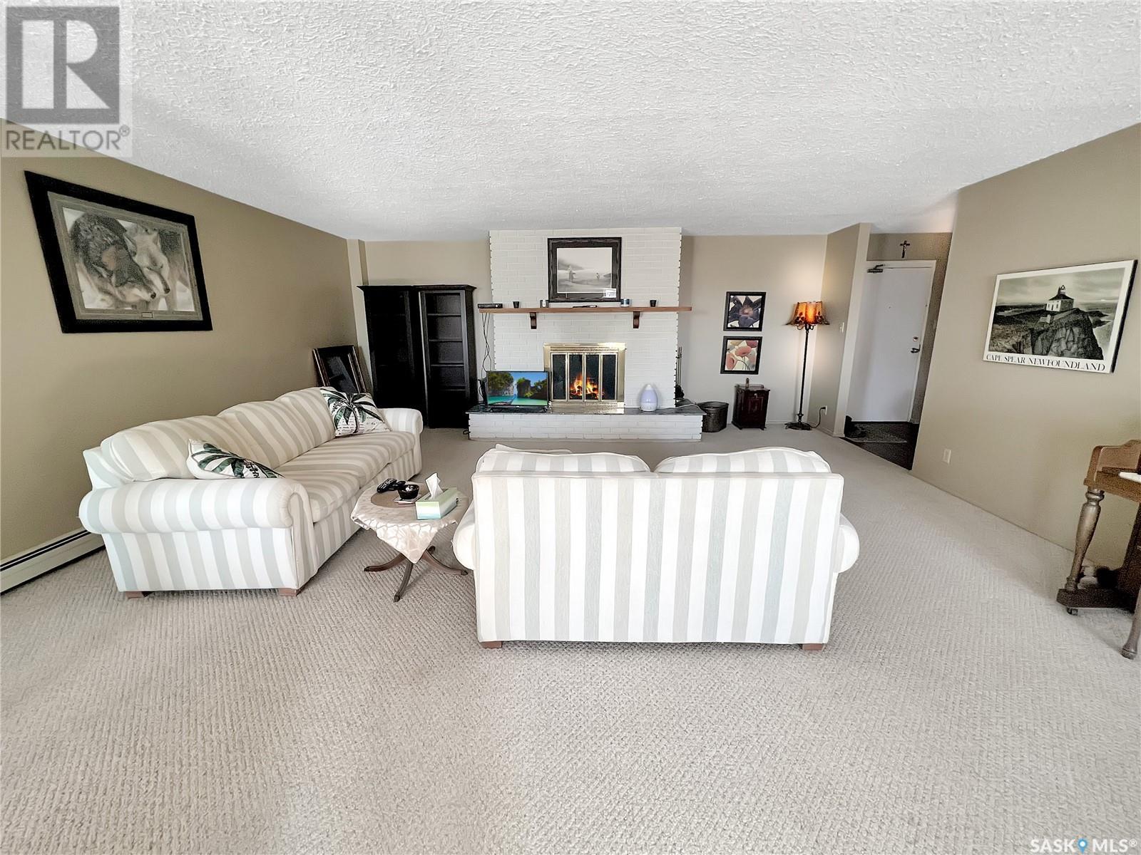 202 699 28th STREET W