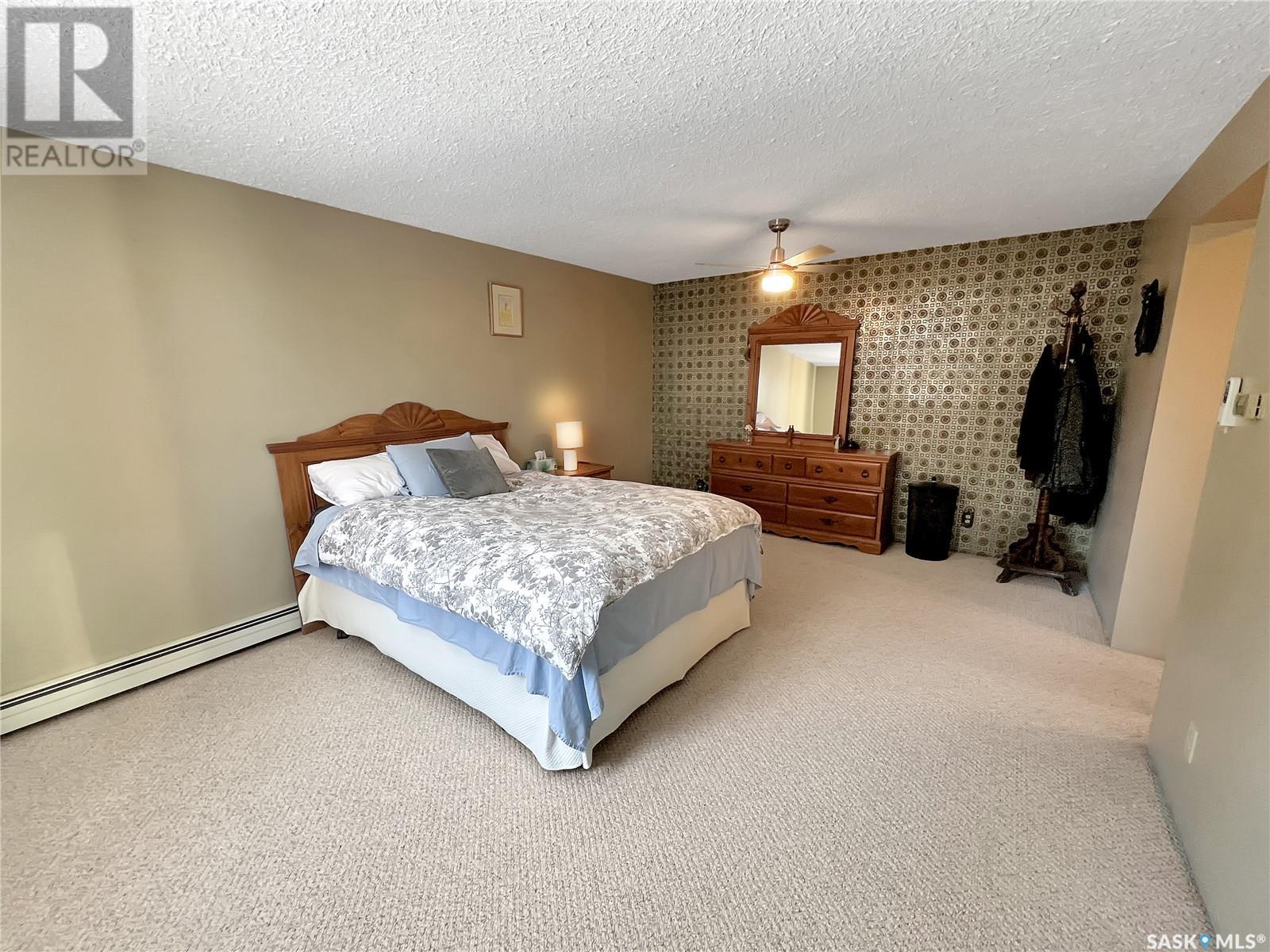 202 699 28th STREET W