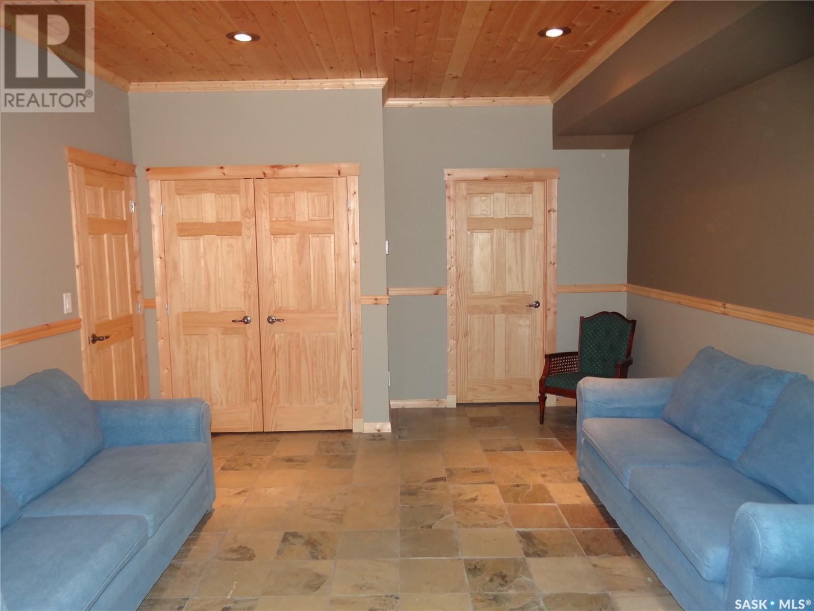 6 Joanette DRIVE