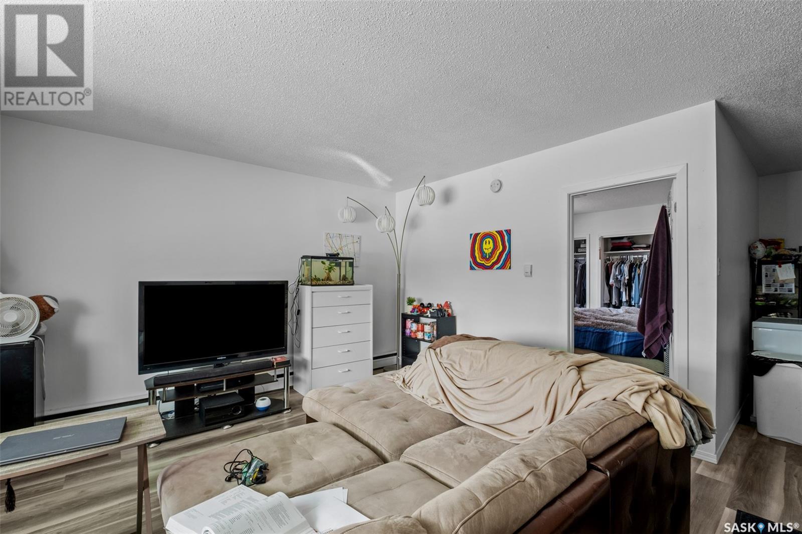 419 9th STREET E