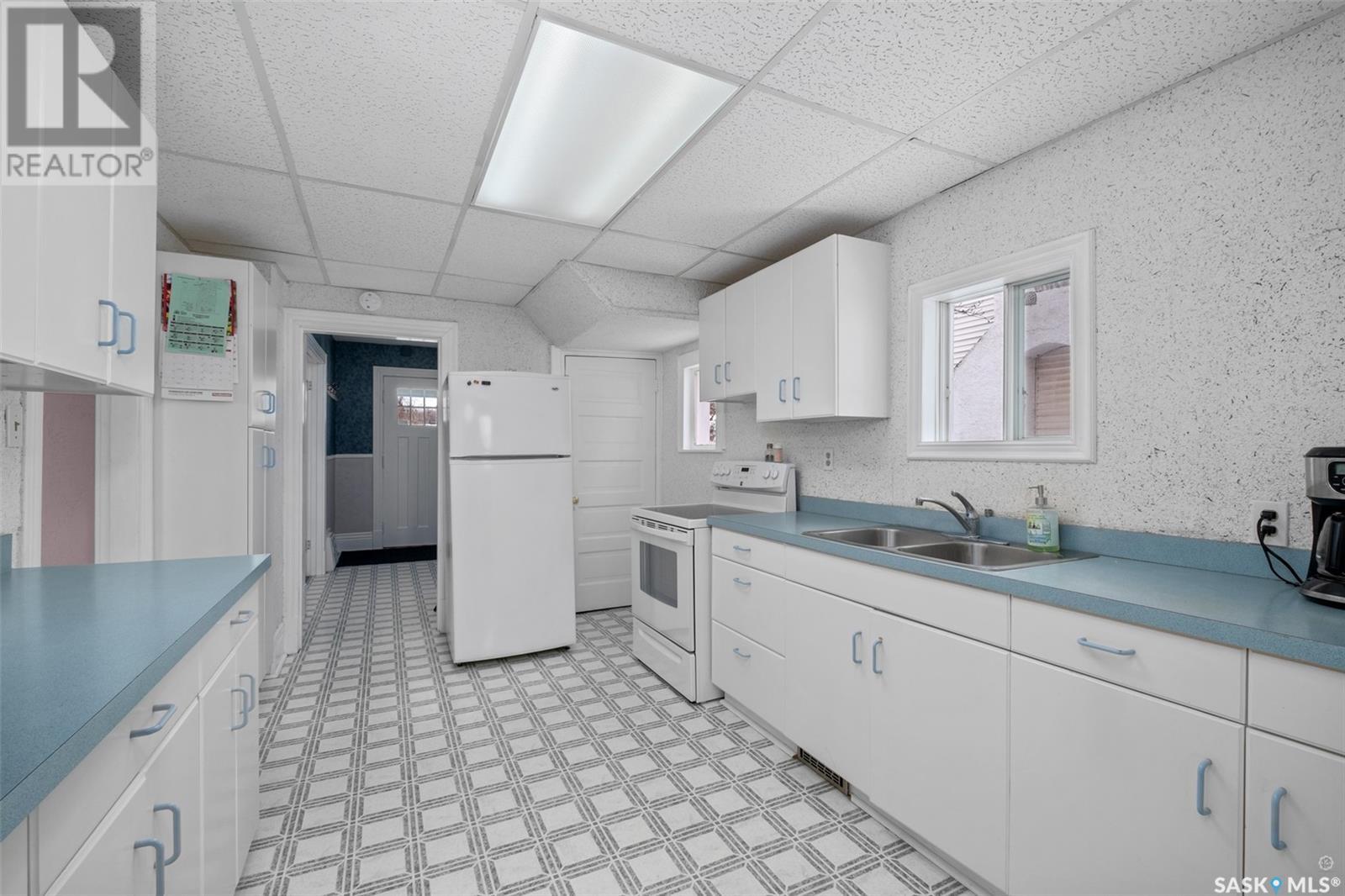 127 24th STREET E