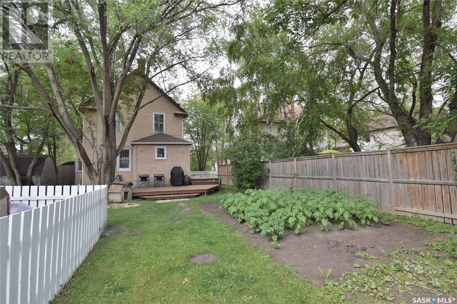 127 24th STREET E