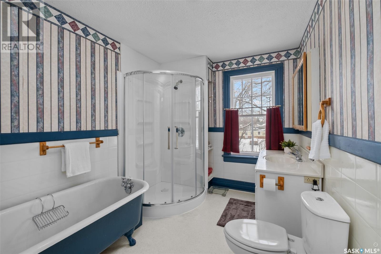 127 24th STREET E
