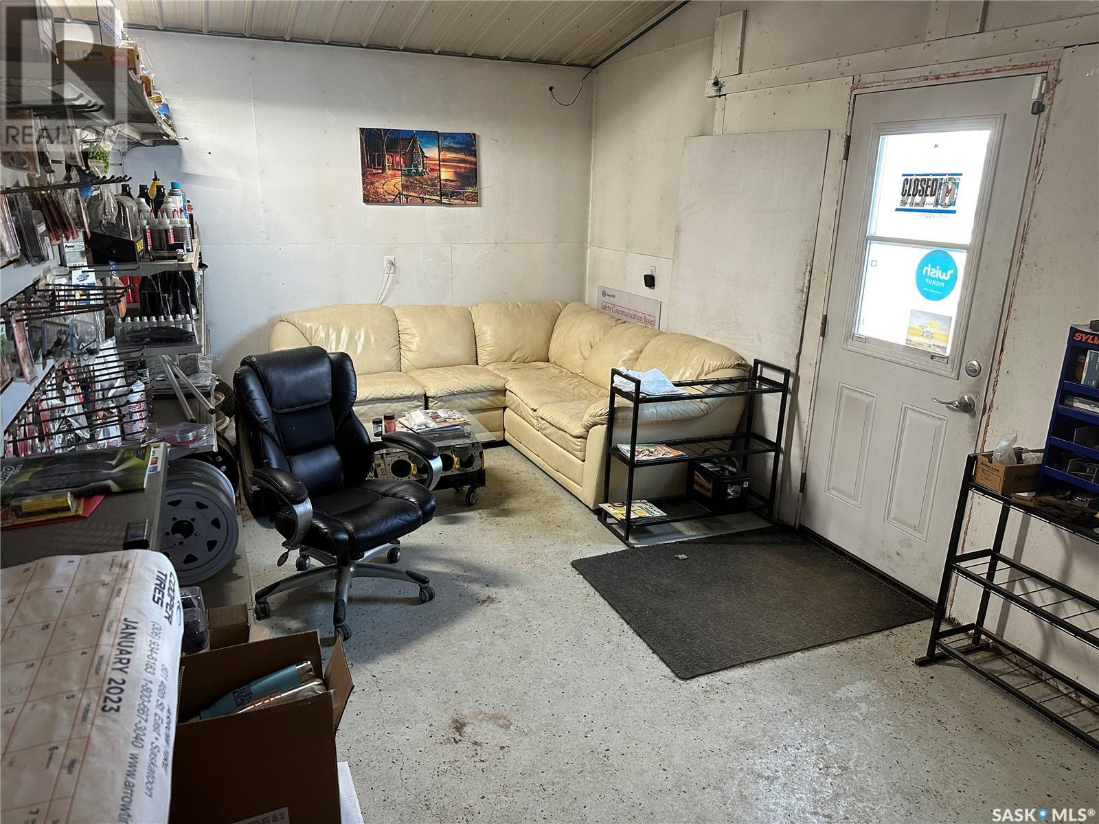 206 2nd AVENUE W