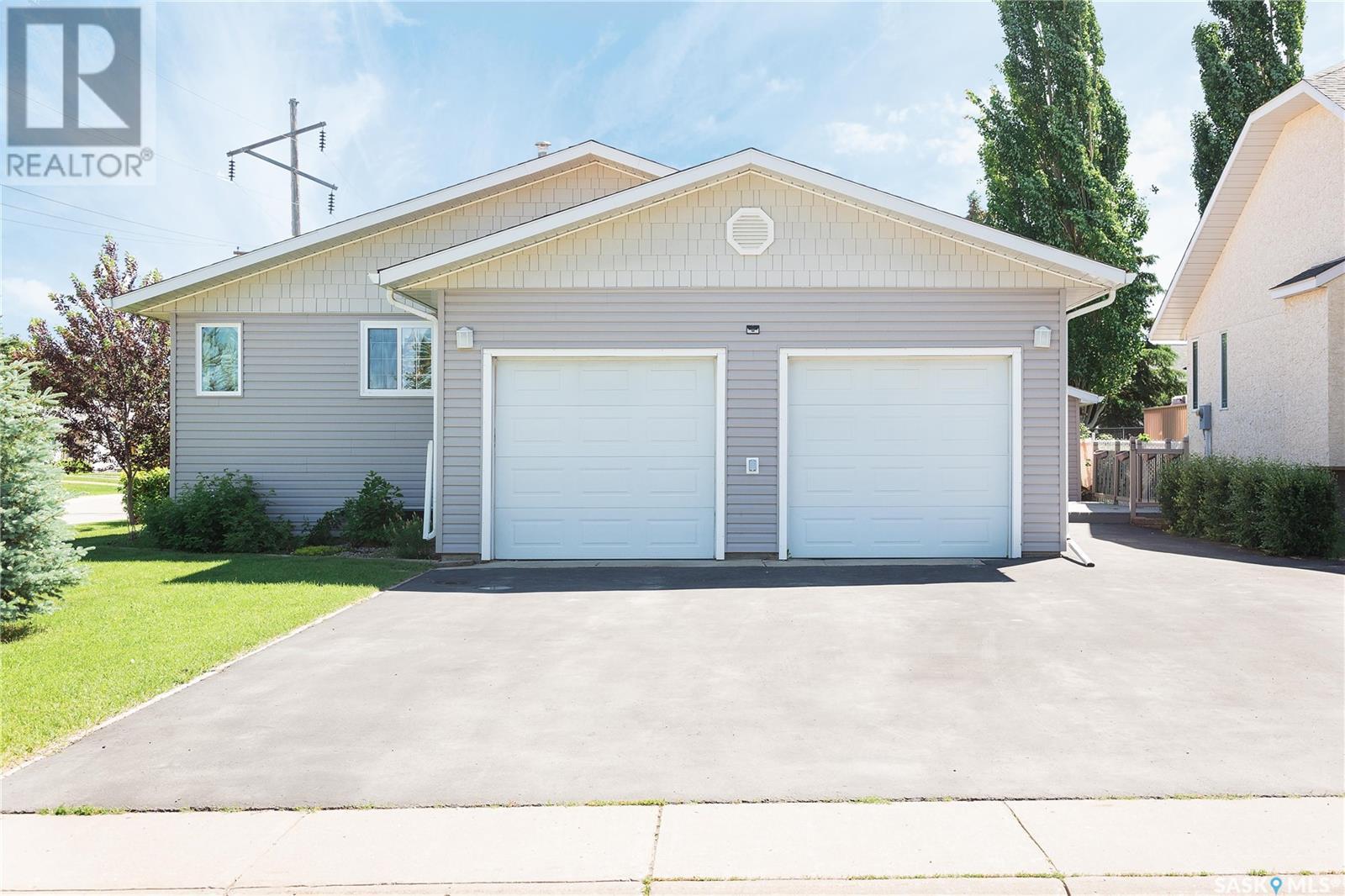 599 32nd STREET W