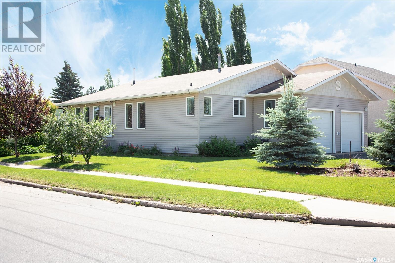 599 32nd STREET W