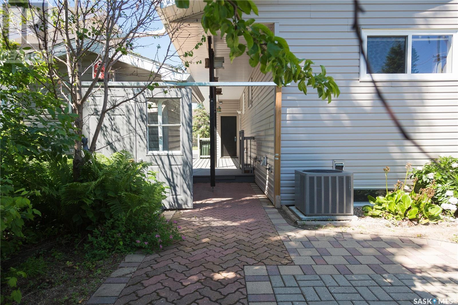 599 32nd STREET W