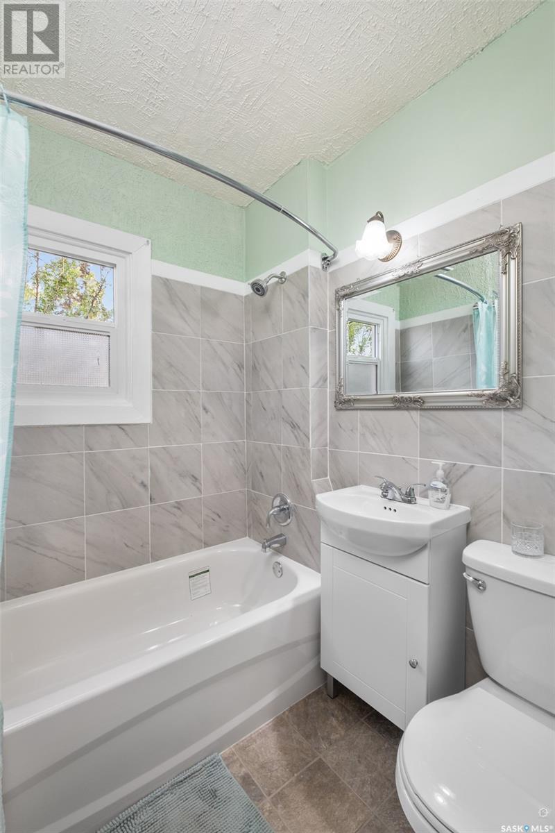 100 3rd AVENUE W