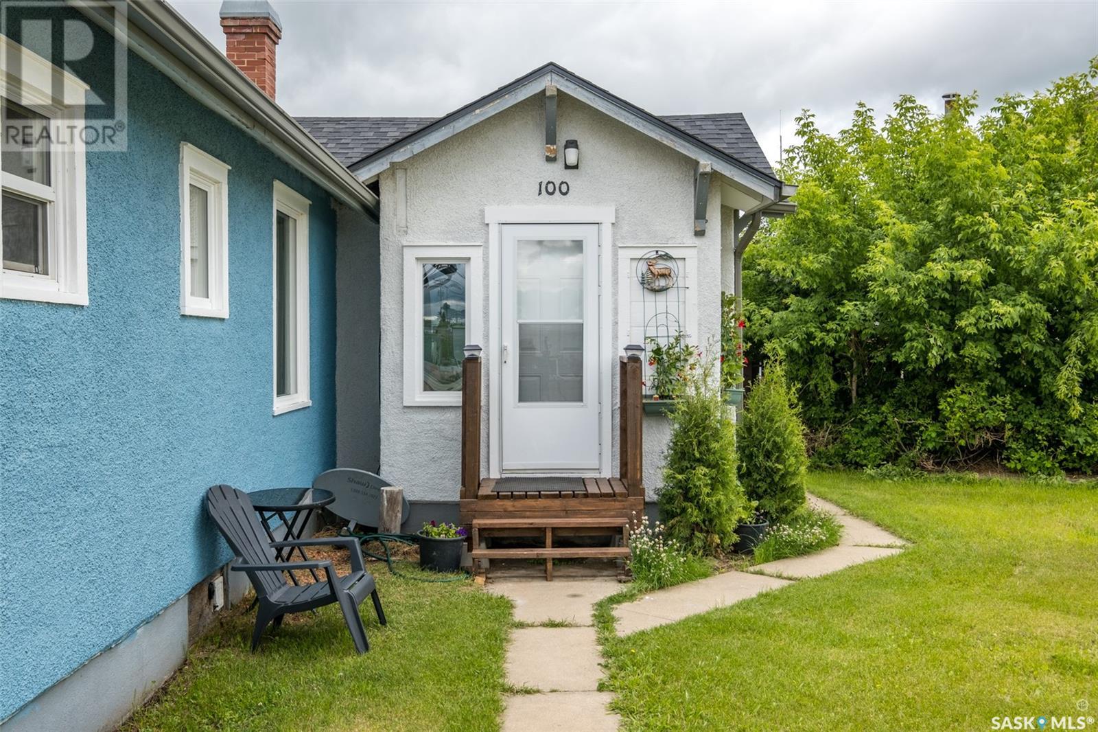 100 3rd AVENUE W
