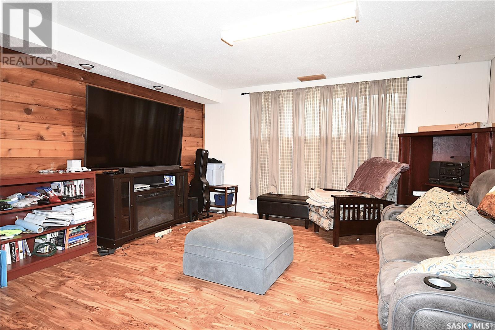 1022 Woodman CRESCENT
