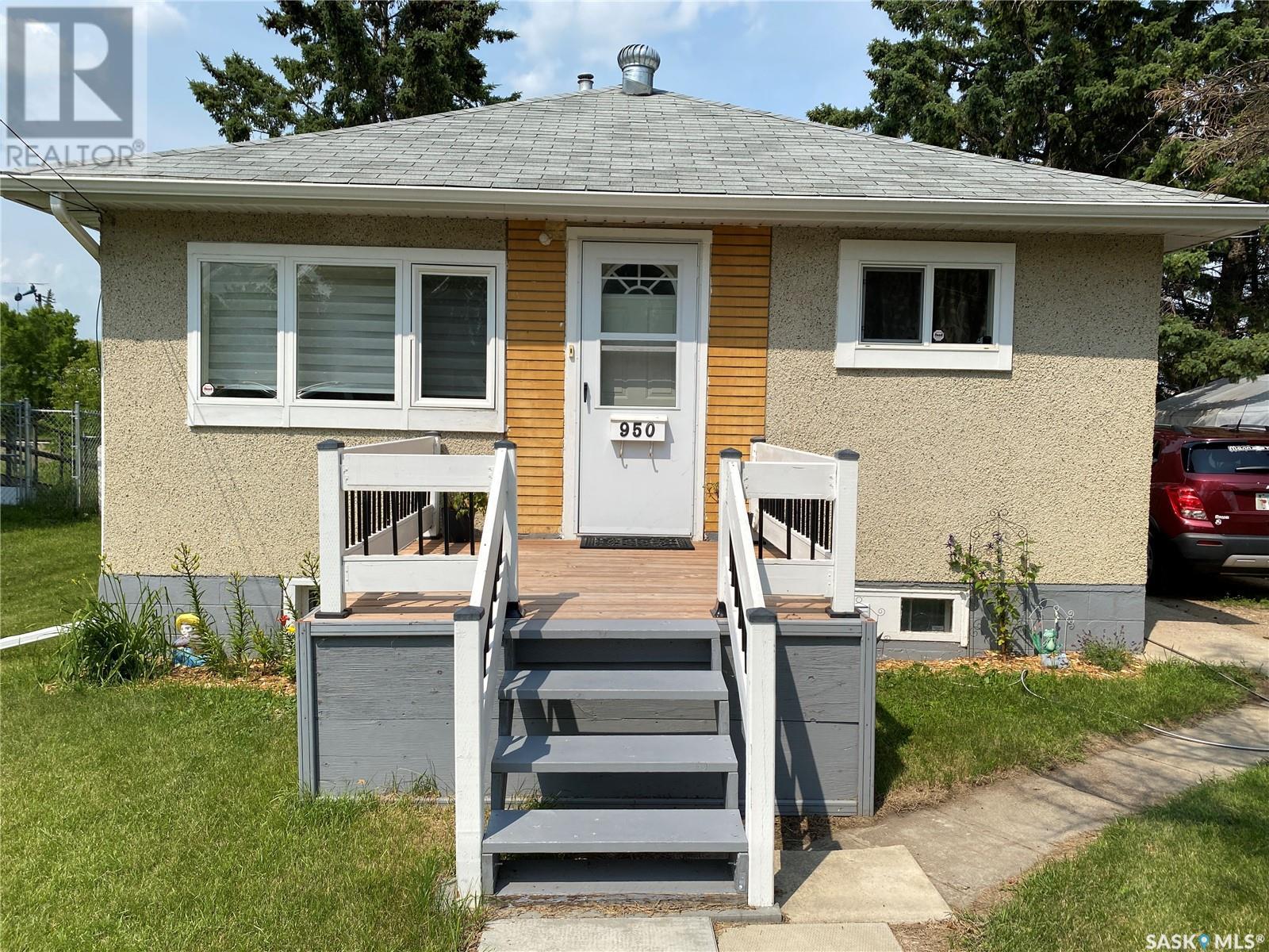950 17th STREET W